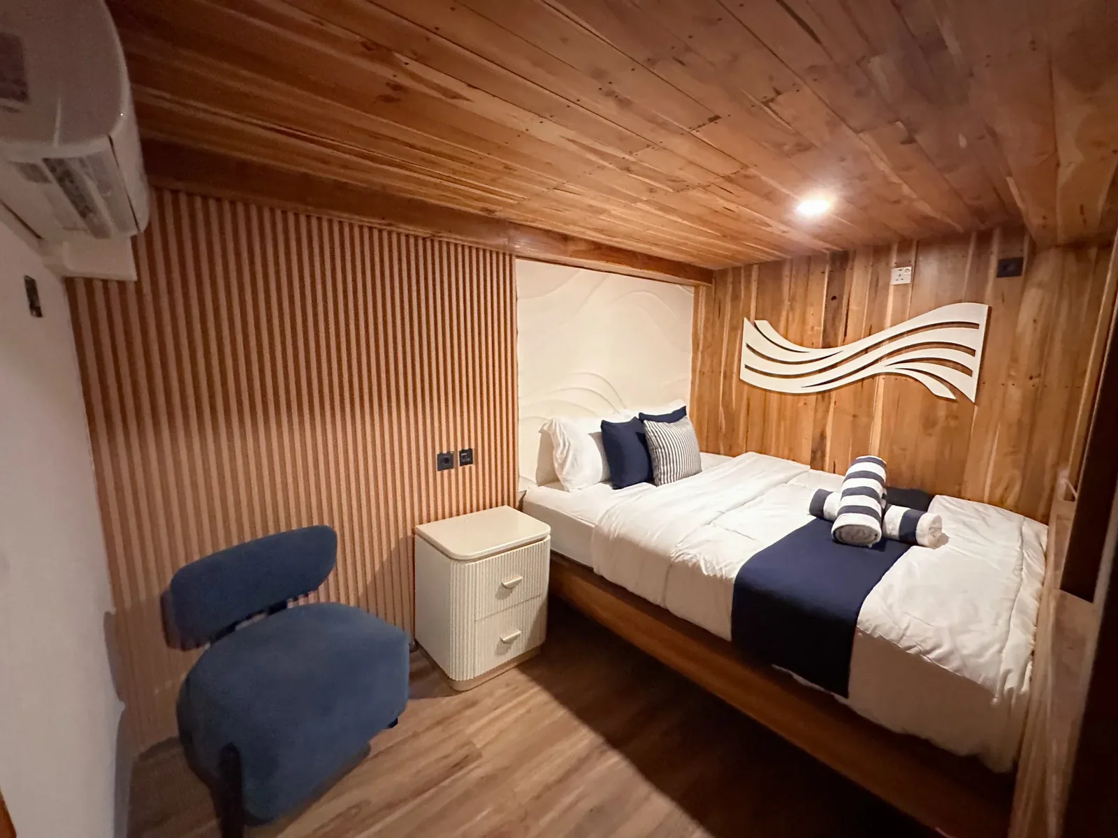 Oceanic Cabin 1