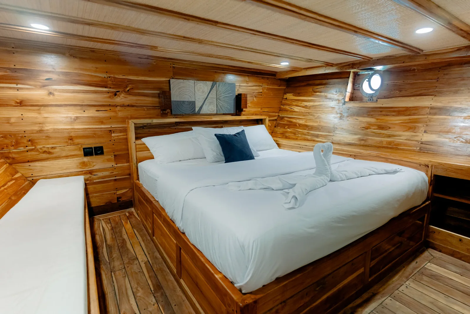 Kadatua Cabin