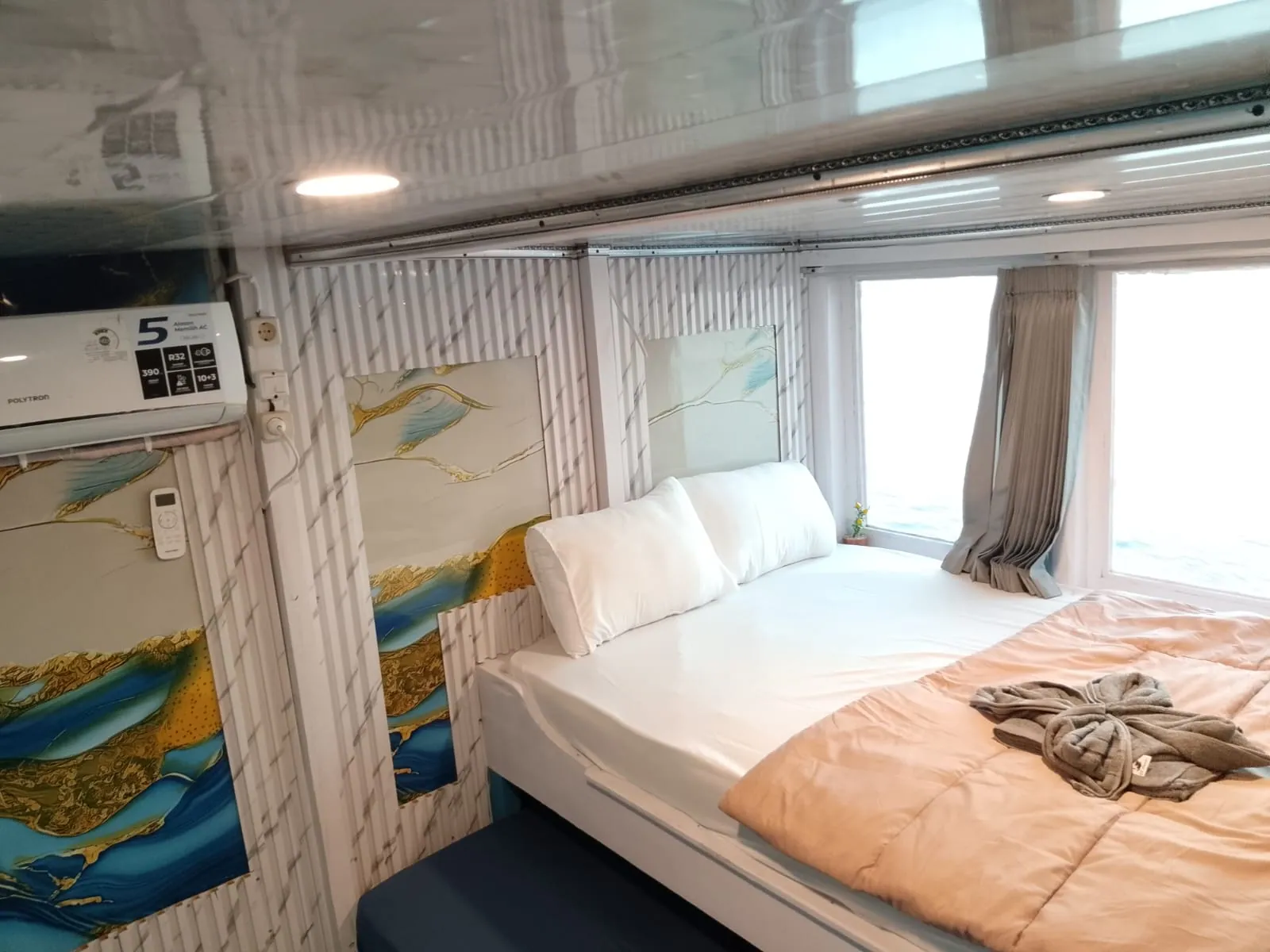 Private Cabin 1