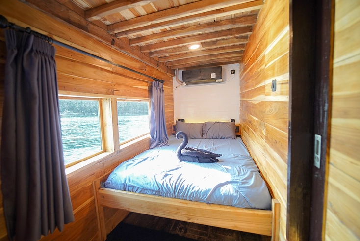 Deluxe Ocean Cabin 4